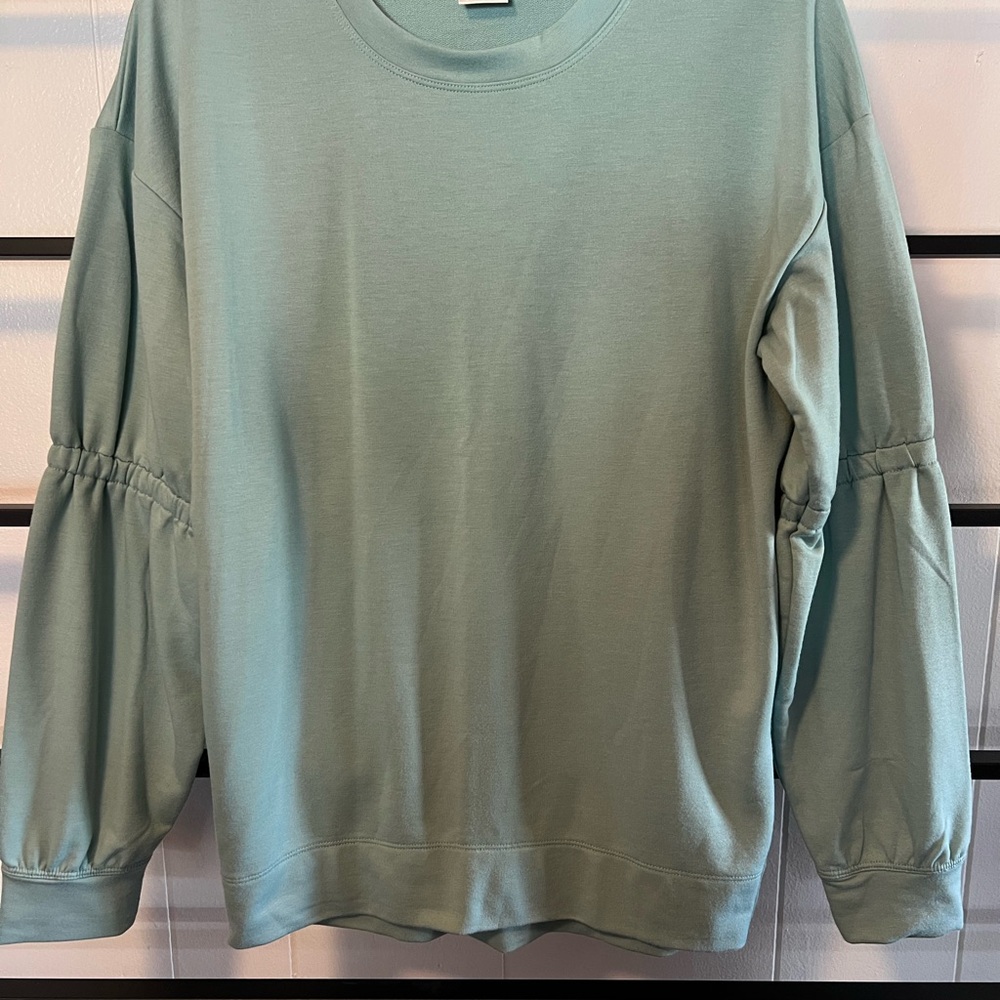 Womens AVIA, Size Samll 4-6, EUC, Mint Green Long Sleeve Top, F5